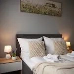 Trevilles Magdalenka Апартаменты *